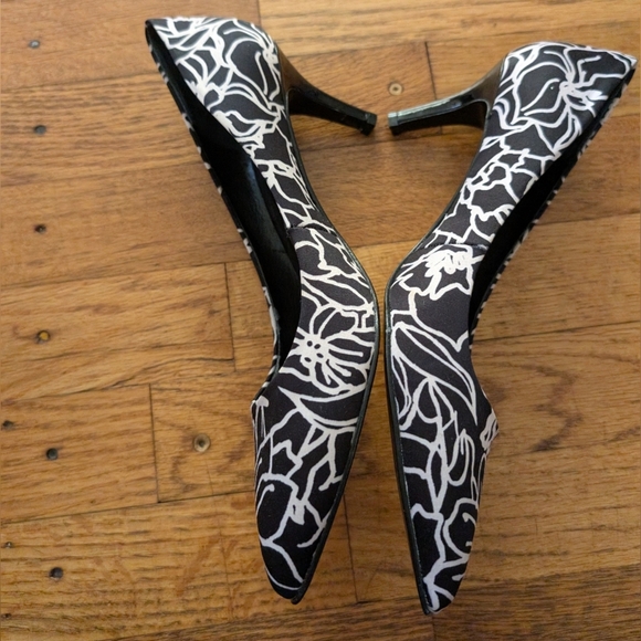 Nine West Black & White Floral Kitten Heels - Picture 4 of 7